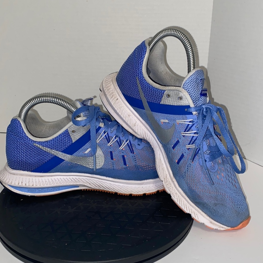 Women Nike zoom size 7 royal blue and gray. In good condition